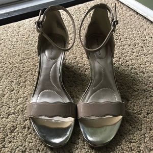 Bandolino barely there wedge heel